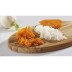 Rallador Combi Chef: Verduras ralladas y zanahoria en rodajas sobre una tabla de madera.