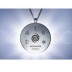 Colgante de plata Personal Emo Nayadel con símbolos sobre cordón oscuro para equilibrio energético.