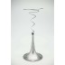 Soporte para árbol en espiral de plata con base en forma de cono y parte superior en espiral de alambre armonizado.