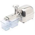 Extractor de zumo de acero inoxidable con dos recipientes transparentes a su lado.