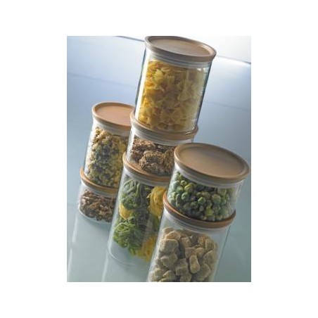 Los frascos apilados de Jena Trendglas con tapas de madera contienen pasta y legumbres sobre una superficie reflectante. Los frascos apilados de Jena Trendglas con tapas de madera contienen pasta y legumbres sobre una superficie reflectante.