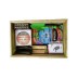 Kit huerto urbano: Caja de madera con semillas, herramientas y un disco de fibra de coco.