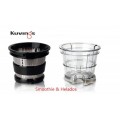 Extractor de zumos Kuvings con accesorios para batidos y helados sobre fondo blanco.