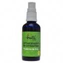 Botella spray azul con etiqueta verde, perfecta para llevar equilibrio emocional a tu hogar.