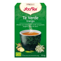 Caja de Yogi Té Verde Energía con una taza de té verde y flores blancas.
