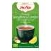 Caja de Té Verde Yogi Tea Sencha, Jengibre y Limón con taza, jengibre y rodaja de limón.