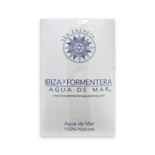 Caja con la leyenda "Ibiza y Formentera Agua de Mar", con un logo náutico para bebidas hipertónicas.
