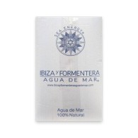 Caja con la leyenda "Ibiza y Formentera Agua de Mar", con un logo náutico para bebidas hipertónicas.