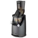 Innovador extractor, el Kuvings EVO820 negro y plateado con conducto ancho y contenedor transparente.