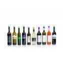 Diez botellas de vino surtidas con tapones de colores en fila, ideales para conservar líquidos.