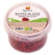 Envase de plástico de bayas de goji ecológicas con etiquetas de Bayas de Goji en castellano y catalán.