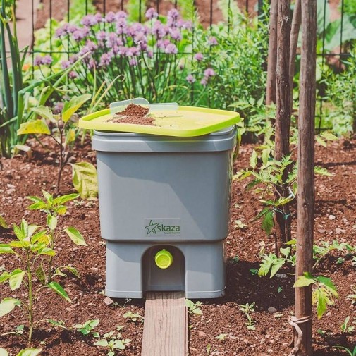 Compostera Bokashi Organko Skaza en la huerta