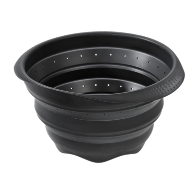 Escurridor plegable negro con orificios de drenaje, ideal para cocinar y escurrir. Escurridor plegable negro con orificios de drenaje, ideal para cocinar y escurrir.