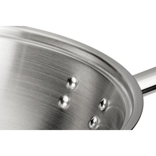 Wok de acero inoxidable sin níquel con diseño de superficie pulida.