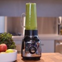 Zumo verde con la Personal blender de cristal