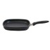 Sartén grill cuadrada antiadherente con mango largo sobre fondo blanco, con titanio antiadherente para cocinar sin esfuerzo.