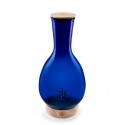 Base de madera con la Jarra Fruit of Life de Vitbot colocada encima