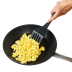 cocinando con la espátula perforada de silicona platino - Lurch