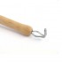 Mango del cepillo de madera de haya de Redecker para fregar vajilla. Mango del cepillo de madera de haya de Redecker para fregar vajilla.