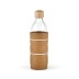 Botella de cristal con tapón de madera, envuelta en protección de corcho y bandas elásticas 700ml.