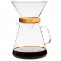 Cafetera de goteo de vidrio con aro de bambú y capacidad para 10 tazas de café.