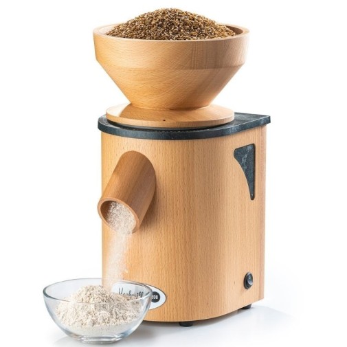 Molino de harina Mockmill Professional 200 con grano y harina fresca.