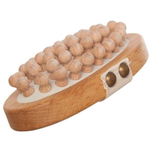 Cepillo de masaje anticelulitis de madera con cerdas redondeadas.
