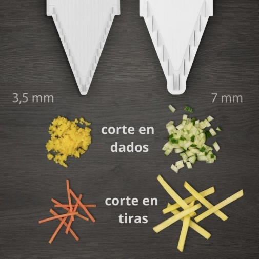 Mandolina V3 crea cortes iguales con dados de 3,5 mm y 7 mm sobre una superficie oscura.