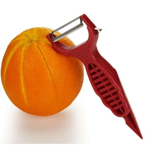 Pelador 6 en 1 de Boerner pelando naranja