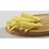Palitos de queso sobre una tabla de cortar redonda de madera de Börner.