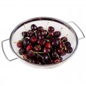 Escurridor de acero inoxidable con cerezas para escurrir