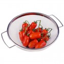Escurridor de acero inoxidable con tomates para lavar