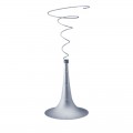 Una elegante y moderna escultura en espiral metálica, Emo de Nayadel, para armonizar espacios.