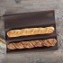 Molde para baguettes de Lurch con dos baguettes cocinados