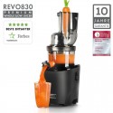 Kuvings REVO830 exprimiendo zumo de zanahoria