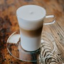 Taza de café COSTA LARGE con un buen café capuccino