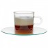 Taza de café de vidrio de borosilicato con platillo con café servido