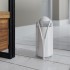 Airfree purificador de aire modelo T funcionando y puesto en el suelo