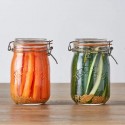 Tarro redondo clip top 1 litro Kilner con verduras en conserva
