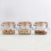 Tres tarros de vidrio clip top redondo 0.5L con terrones de azúcar morena, avena y almendras