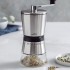 Molinillo manual lacor con especias molidas
