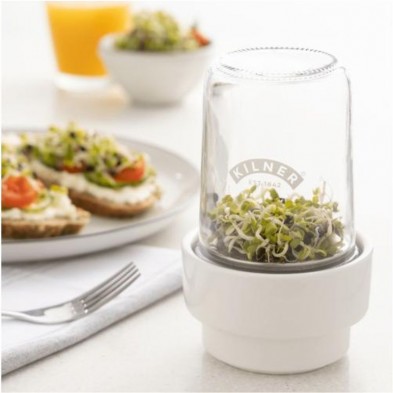 Set para germinados kilner para germinar semillas en casa con semillas germinadas en su interior y servidas en unas tostadas