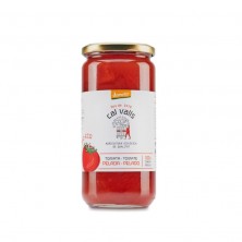 Tarro de tomates pelados con etiqueta blanca, tapa dorada y contenido rojo.