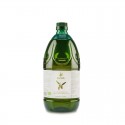Una botella de plástico verde de aceite de oliva virgen extra con etiqueta, 2 litros.