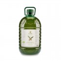 Botella grande verde de aceite de oliva virgen extra con asa y etiqueta.