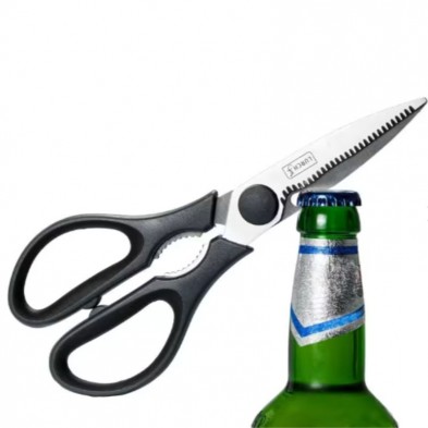 Las tijeras de cocina Lurch abren sin esfuerzo una botella tapada con chapa