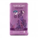 Compresas Maxi Noches Naturales Natracare empaquetadas en una envoltura de almidón vegetal compostable de color púrpura