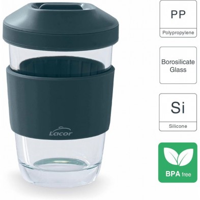 Vaso borosilicato reutilizable con tapa oscura, banda de silicona en el centro; para bebidas calientes o frías.