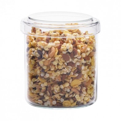 Tarro de vidrio de borosilicato con tapa lleno de una mezcla de cereales y granos sobre un fondo blanco.