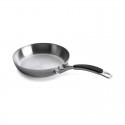 Sartén de acero inoxidable con mango ergonómico tricapa de Lacor 20cm, ideal para cocinar saludablemente.
